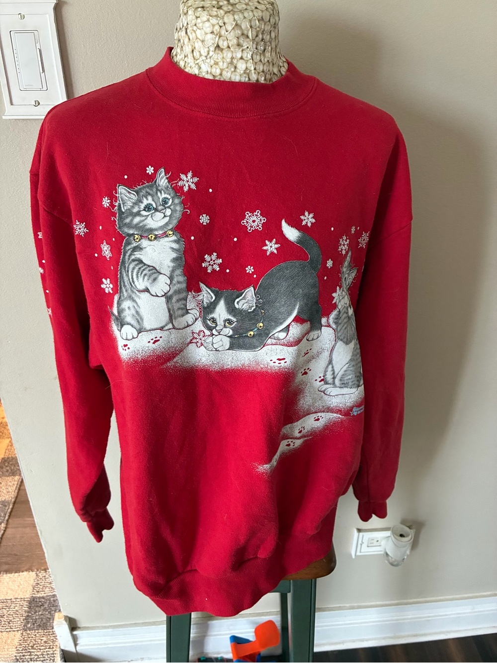 Vintage 90s Kittens playing in the snow Crewneck Sweater